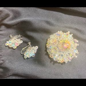 ✨Vintage clip on earrings and Brooch✨